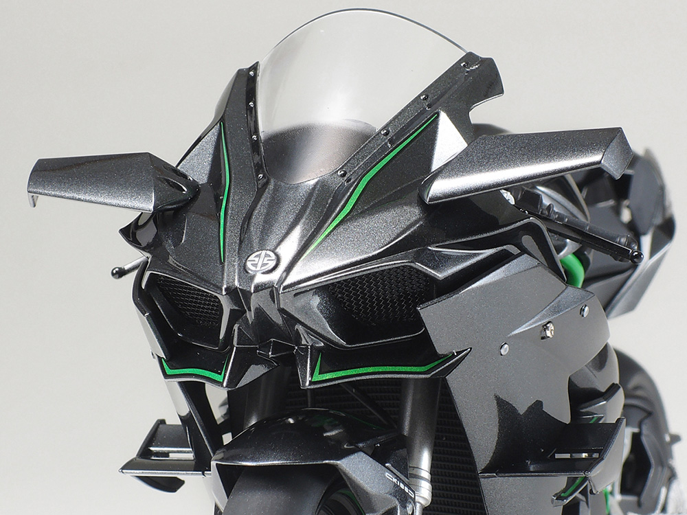 Tam14136 – 1:12 Kawasaki Ninja H2 Carbon - Image 4