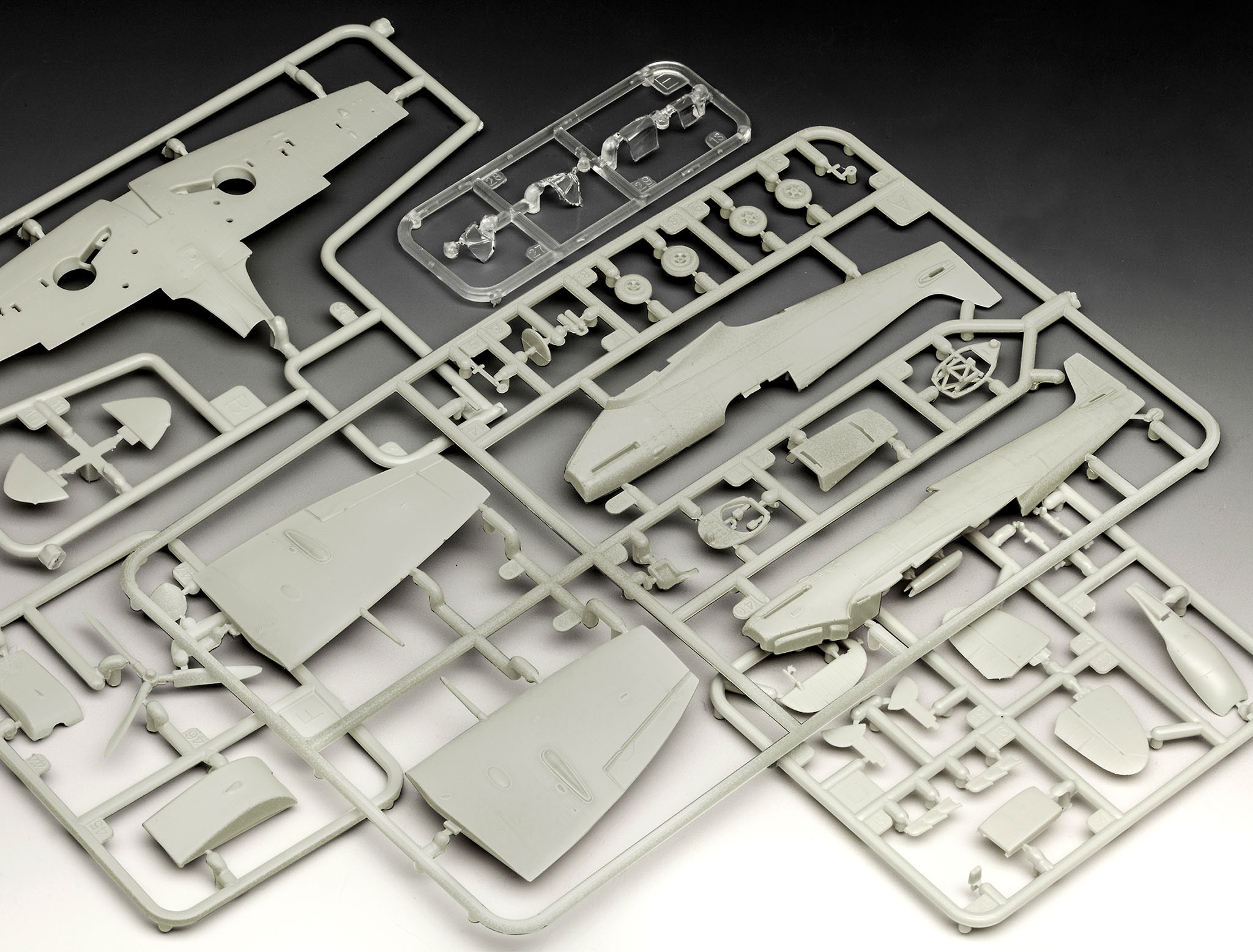 Rev63897 - 1:72 Supermarine Spitfire Mk.Vb (Model Set) - Image 6