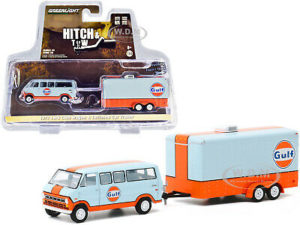 GL32200b - 1:64 1972 Ford Club Wagon Gulf Oil with Enclosed Car Hauler