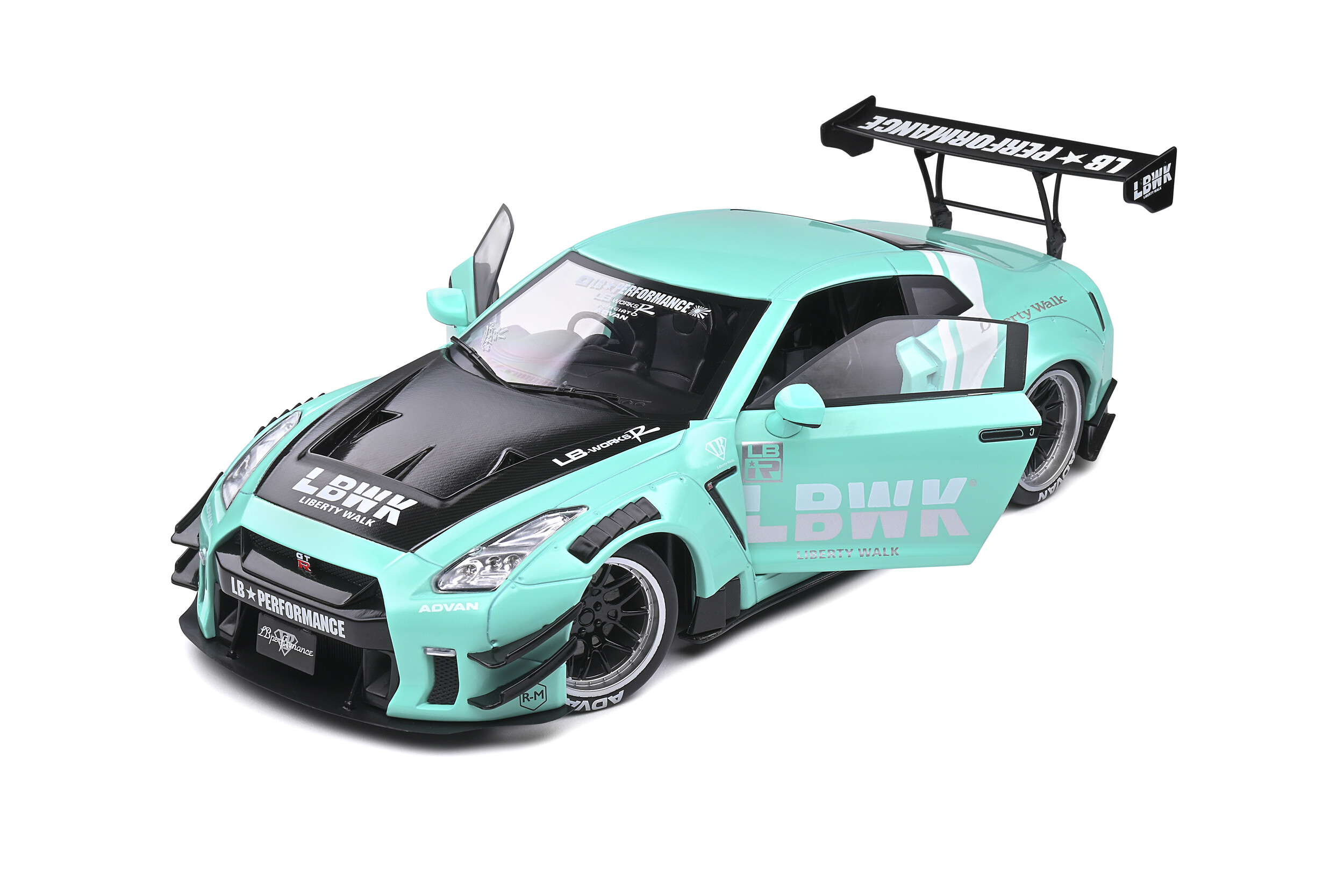 S1805804 – 1:18 Nissan GTR R35 LB Work Type 2 - Image 2