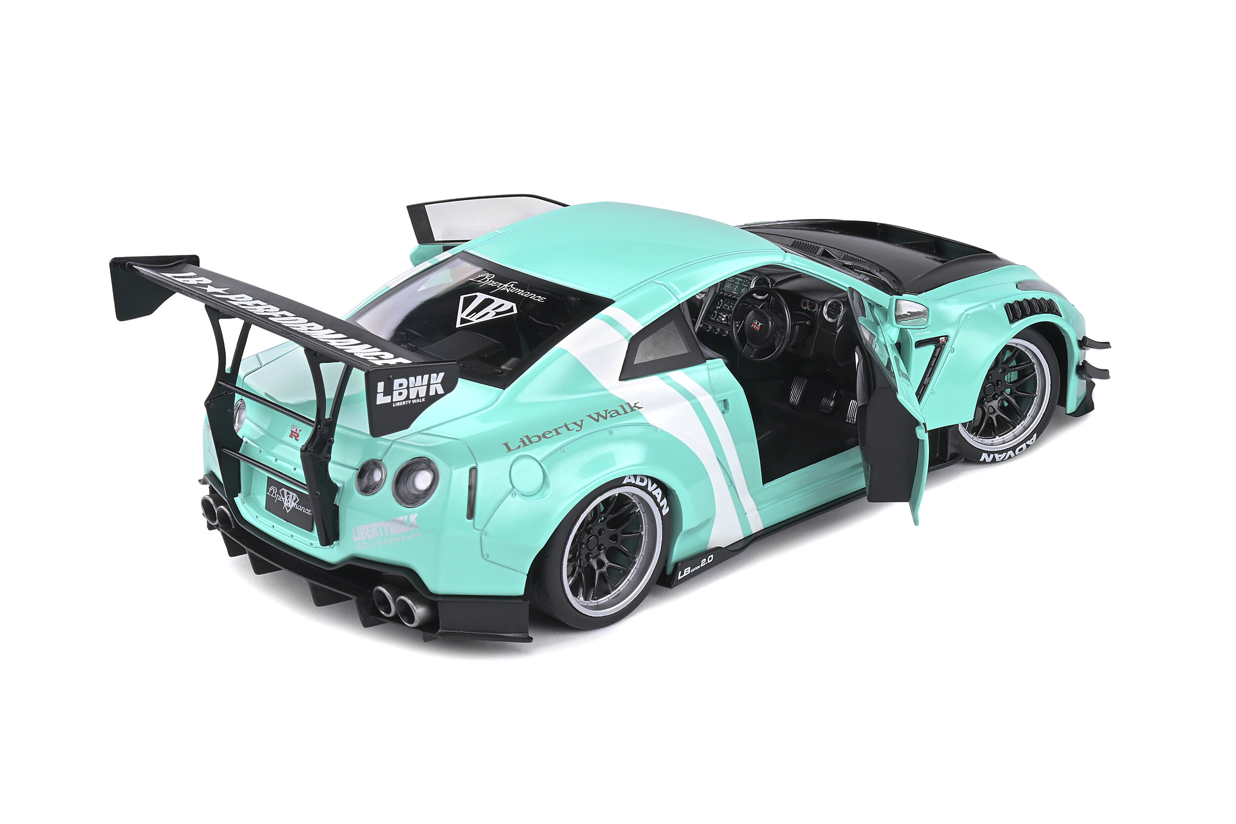 S1805804 – 1:18 Nissan GTR R35 LB Work Type 2 - Image 3