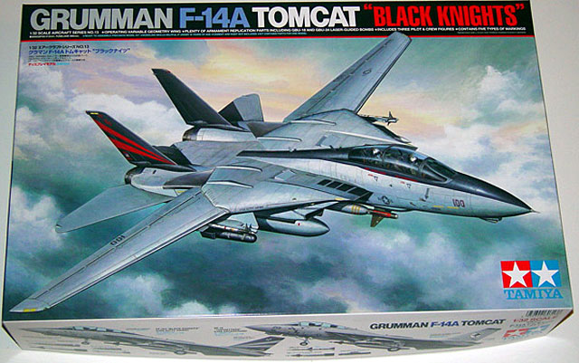 Tam60313 – 1:32 Grumman F-14A Tomcat "Black Knights"