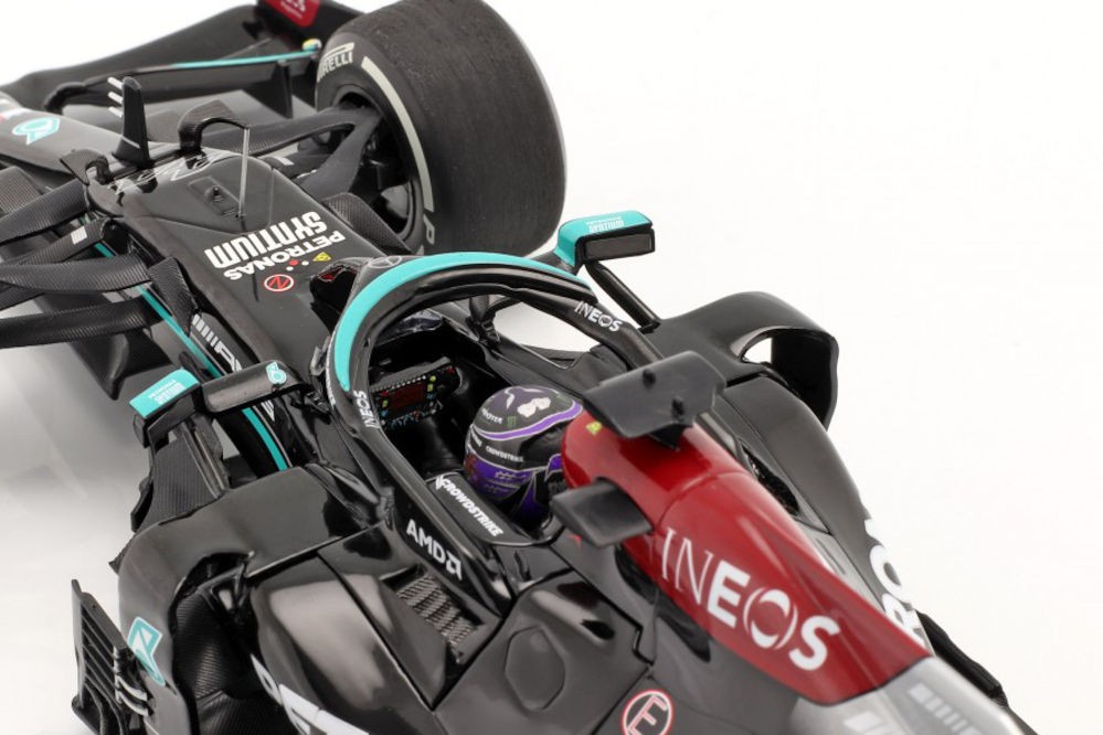 PMA110210144 – 1:18 Mercedes AMG - Petronas F1 W12E Performance - Lewis Hamilton - Bahrain GP 2021 - Image 5