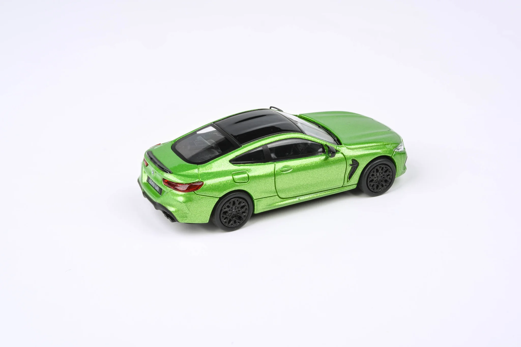 PA-65216 - 1:64 BMW M8 Coupe - Image 2