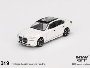 MGT00819-R - Mini GT - 1:64 BMW i7 xDrive60 Mineral White (8cm Long)