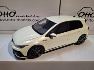 OT986 - Otto-Mobile 1:18 2021 Volkswagen Golf VIII GTI Clubsport Oryx White Pearl (24cm Long Sealed Resin Model)
