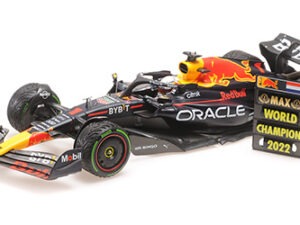 PMA110221801 – Minichamps 1:18 Oracle Red Bull Racing RB18 - Max Verstappen - Winner Japanese GP 2022 - Champion Pitboard