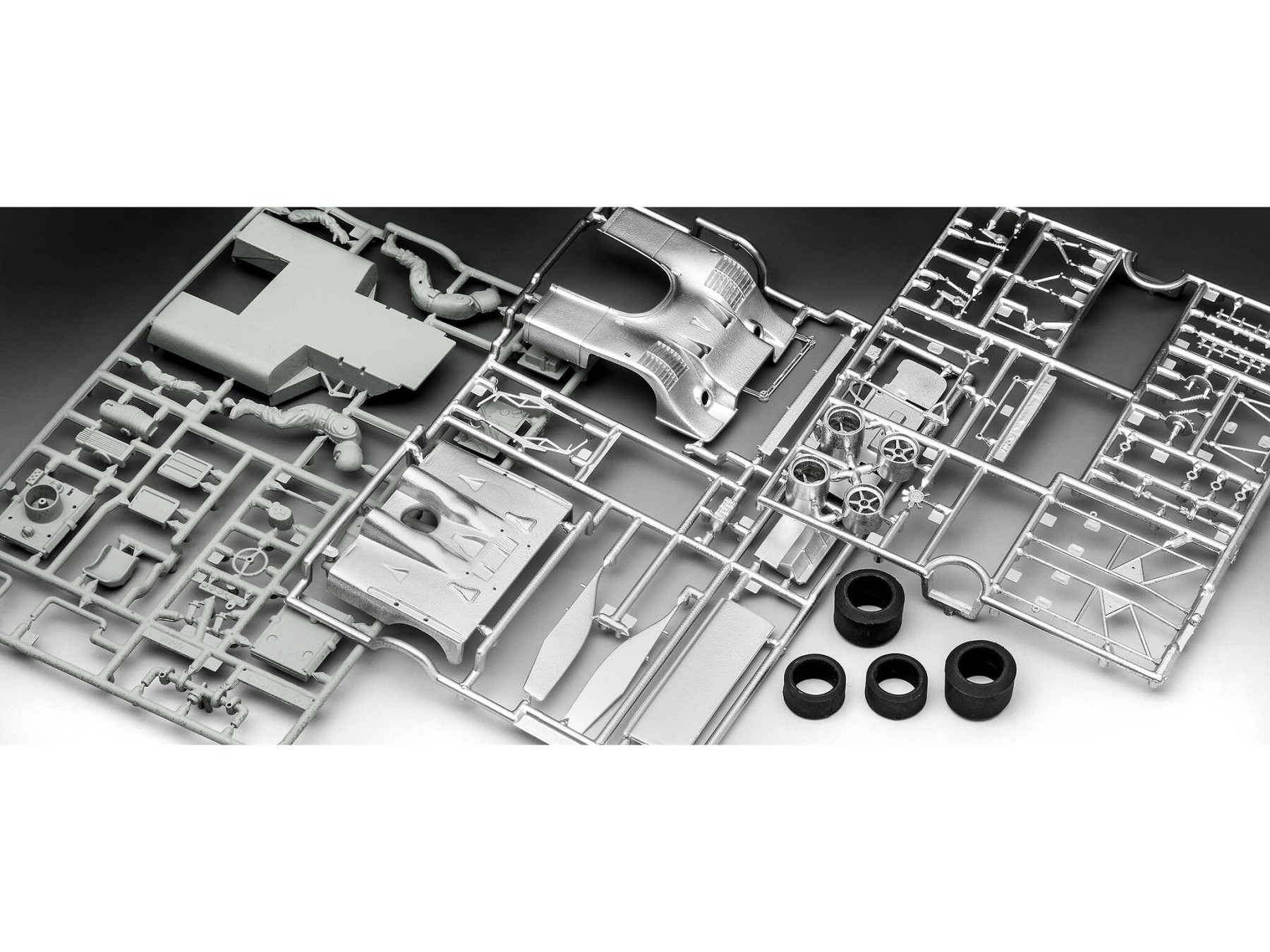 Rev07738 – Revell 1:32 Porsche 917/10 (Plastic Building Kit - 13.7cm Long) - Image 3