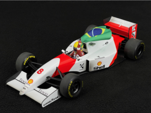 PMA540933838 – Minichamps 1:18 McLaren Ford MP4/8 - Ayrton Senna - Winner Australian GP 1993 (Senna's 41st and Last Formula 1 Win) (24cm Long)
